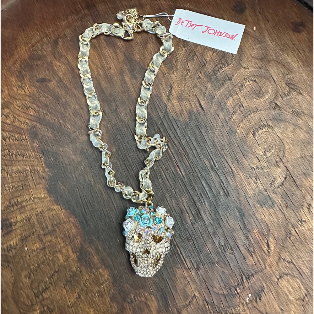 Betsey Johnson gold/white Ribbon Chain necklace. Crystal Sugar Skull Pendant - Picture 3 of 7